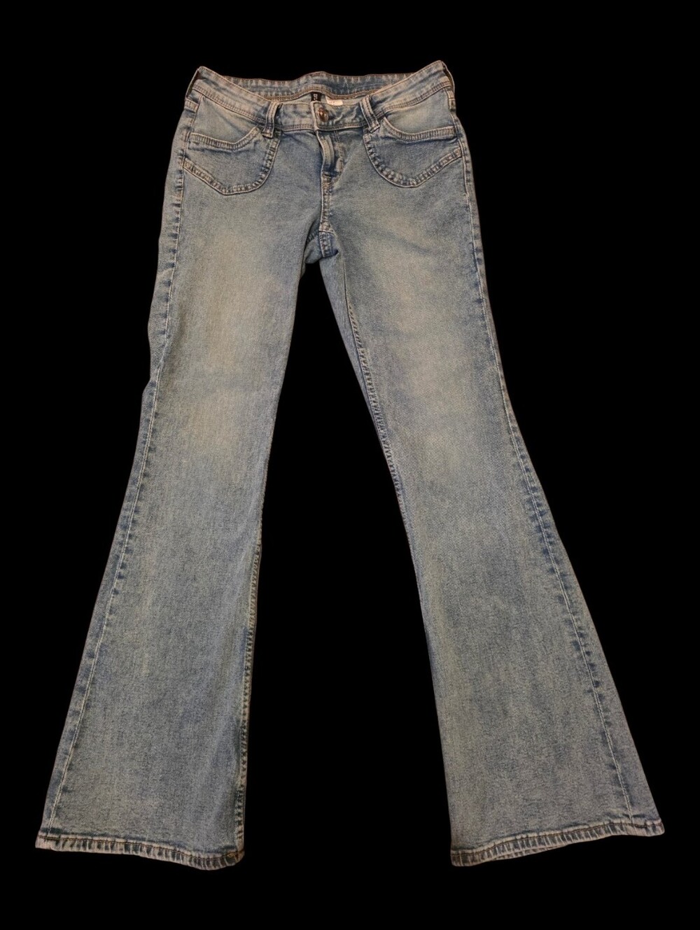 DIVIDED Light Wash Low Rise Flared Jeans. Size 6